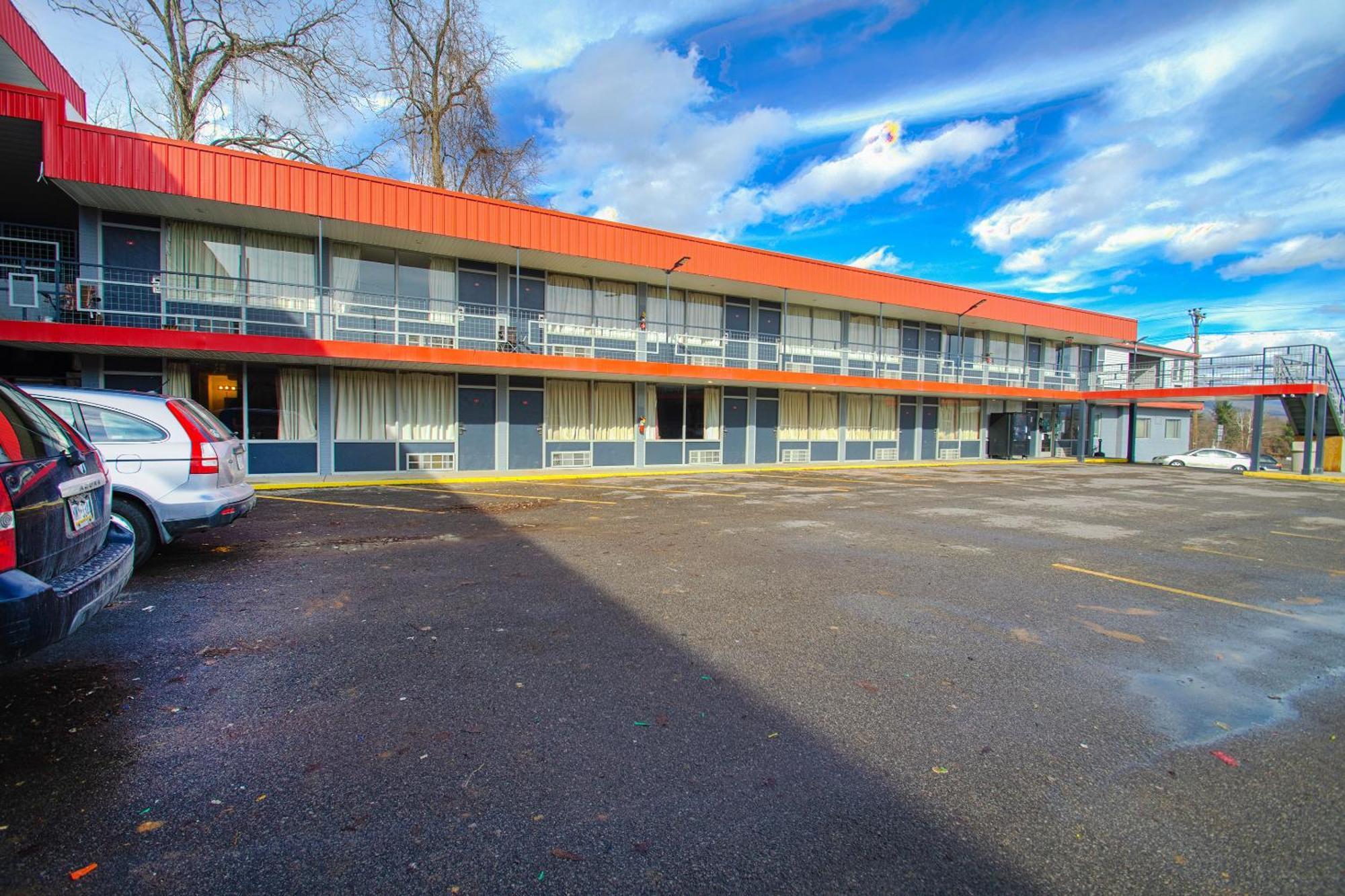 Holiday Lodge Virginia Pearisburg エクステリア 写真